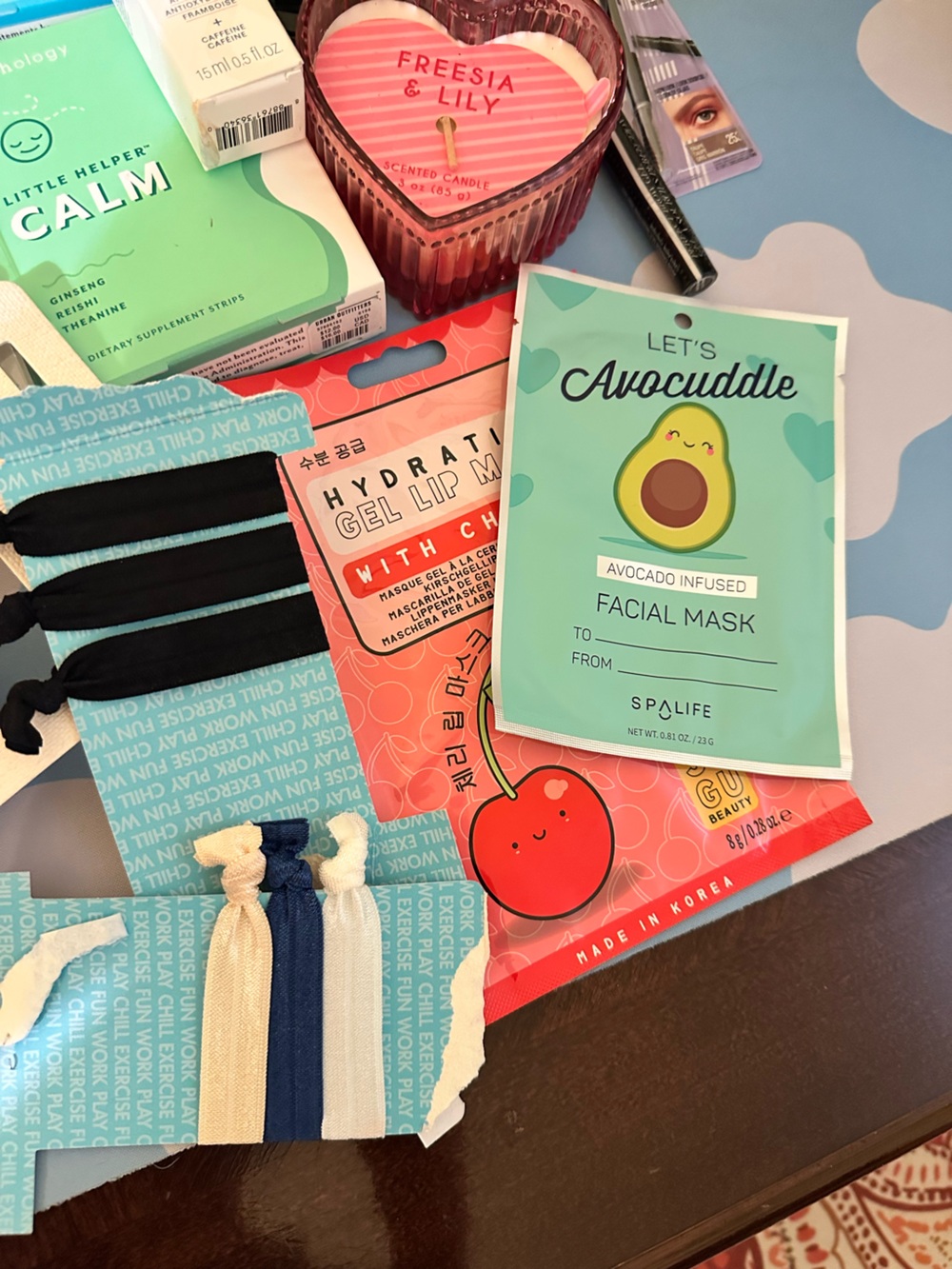 Cosmetic Bundle - Picture 4 of 7